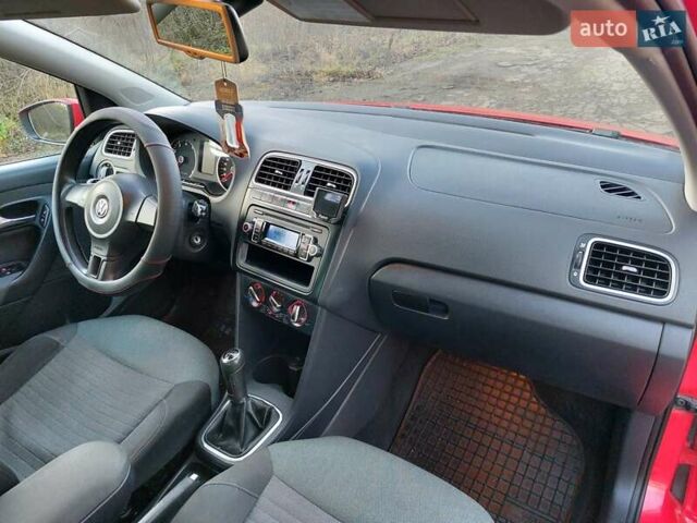 Червоний Фольксваген Поло, об'ємом двигуна 1.2 л та пробігом 200 тис. км за 5550 $, фото 44 на Automoto.ua