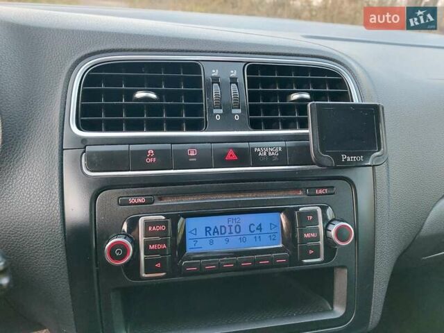 Червоний Фольксваген Поло, об'ємом двигуна 1.2 л та пробігом 200 тис. км за 5550 $, фото 57 на Automoto.ua