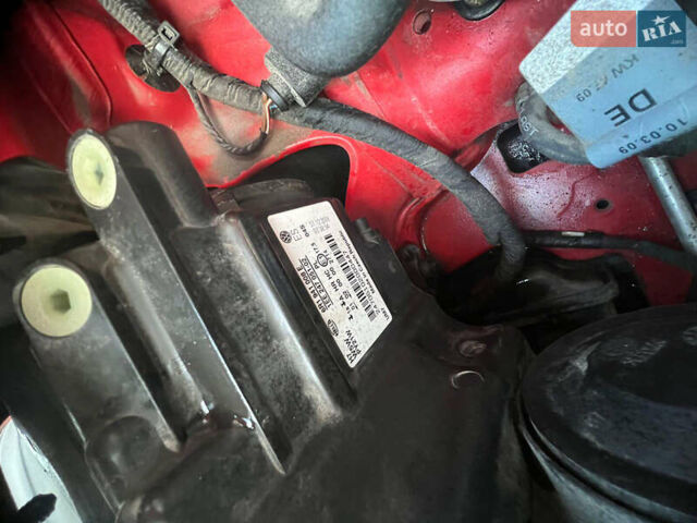 Красный Фольксваген Поло, объемом двигателя 1.2 л и пробегом 199 тыс. км за 5250 $, фото 43 на Automoto.ua