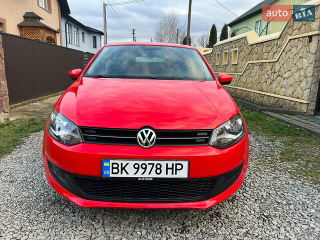 Красный Фольксваген Поло, объемом двигателя 1.2 л и пробегом 199 тыс. км за 5250 $, фото 4 на Automoto.ua
