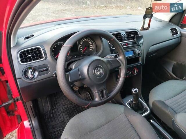 Червоний Фольксваген Поло, об'ємом двигуна 1.2 л та пробігом 200 тис. км за 5550 $, фото 53 на Automoto.ua
