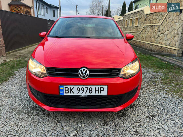 Красный Фольксваген Поло, объемом двигателя 1.2 л и пробегом 199 тыс. км за 5250 $, фото 52 на Automoto.ua