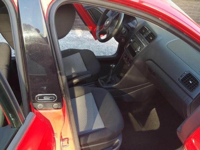 Красный Фольксваген Поло, объемом двигателя 1.2 л и пробегом 150 тыс. км за 5200 $, фото 15 на Automoto.ua