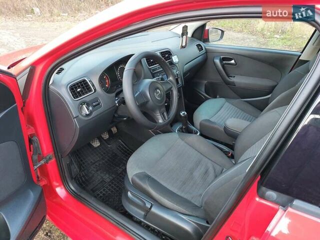 Червоний Фольксваген Поло, об'ємом двигуна 1.2 л та пробігом 200 тис. км за 5550 $, фото 64 на Automoto.ua
