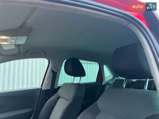 Красный Фольксваген Поло, объемом двигателя 1.2 л и пробегом 199 тыс. км за 5250 $, фото 59 на Automoto.ua