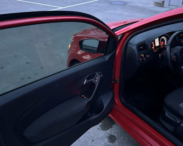 Червоний Фольксваген Поло, об'ємом двигуна 1.39 л та пробігом 112 тис. км за 6899 $, фото 14 на Automoto.ua