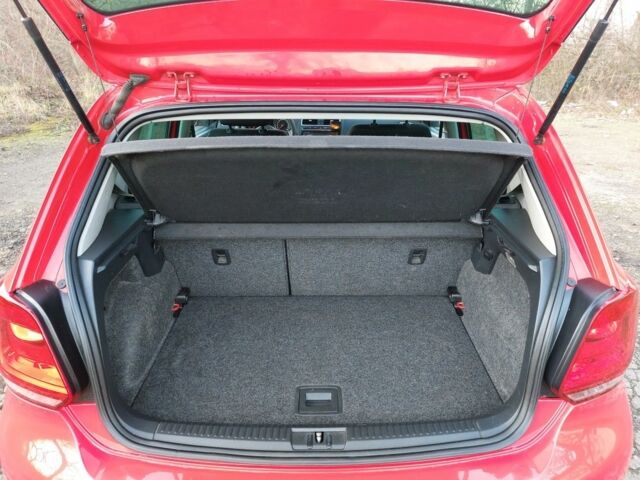 Червоний Фольксваген Поло, об'ємом двигуна 1.2 л та пробігом 200 тис. км за 5550 $, фото 15 на Automoto.ua