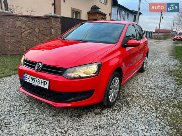 Красный Фольксваген Поло, объемом двигателя 1.2 л и пробегом 199 тыс. км за 5250 $, фото 51 на Automoto.ua