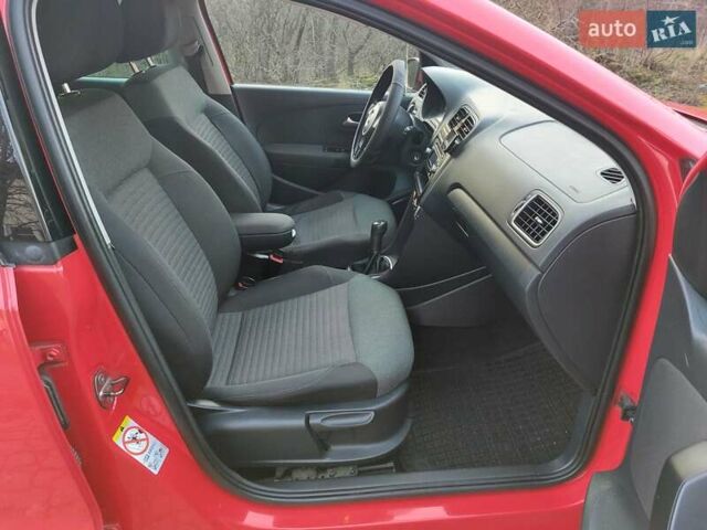 Червоний Фольксваген Поло, об'ємом двигуна 1.2 л та пробігом 200 тис. км за 5550 $, фото 45 на Automoto.ua