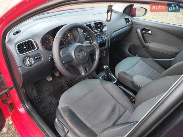 Червоний Фольксваген Поло, об'ємом двигуна 1.2 л та пробігом 200 тис. км за 5550 $, фото 54 на Automoto.ua