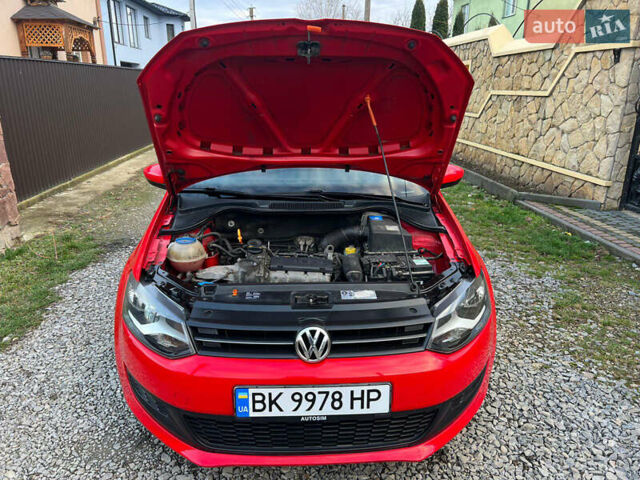 Красный Фольксваген Поло, объемом двигателя 1.2 л и пробегом 199 тыс. км за 5250 $, фото 37 на Automoto.ua
