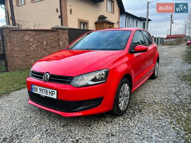 Красный Фольксваген Поло, объемом двигателя 1.2 л и пробегом 199 тыс. км за 5250 $, фото 2 на Automoto.ua