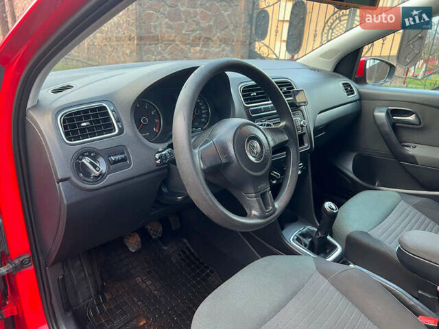Красный Фольксваген Поло, объемом двигателя 1.2 л и пробегом 199 тыс. км за 5250 $, фото 32 на Automoto.ua