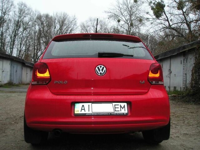 Красный Фольксваген Поло, объемом двигателя 1.4 л и пробегом 85 тыс. км за 8500 $, фото 2 на Automoto.ua