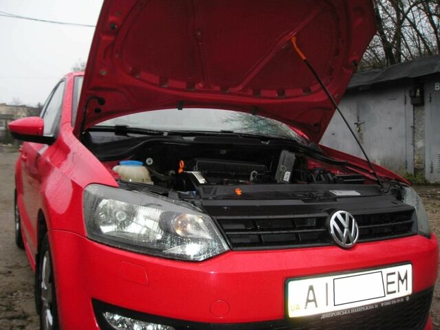Красный Фольксваген Поло, объемом двигателя 1.4 л и пробегом 85 тыс. км за 8500 $, фото 7 на Automoto.ua