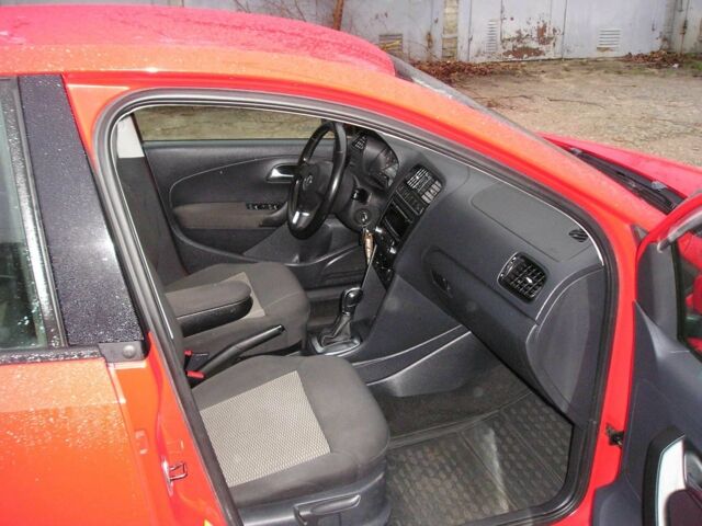 Красный Фольксваген Поло, объемом двигателя 1.4 л и пробегом 85 тыс. км за 8500 $, фото 10 на Automoto.ua