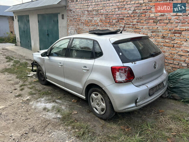 Красный Фольксваген Поло, объемом двигателя 1.39 л и пробегом 150 тыс. км за 2550 $, фото 1 на Automoto.ua