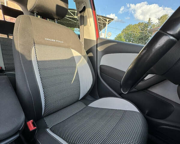 Красный Фольксваген Поло, объемом двигателя 1.2 л и пробегом 156 тыс. км за 9200 $, фото 34 на Automoto.ua