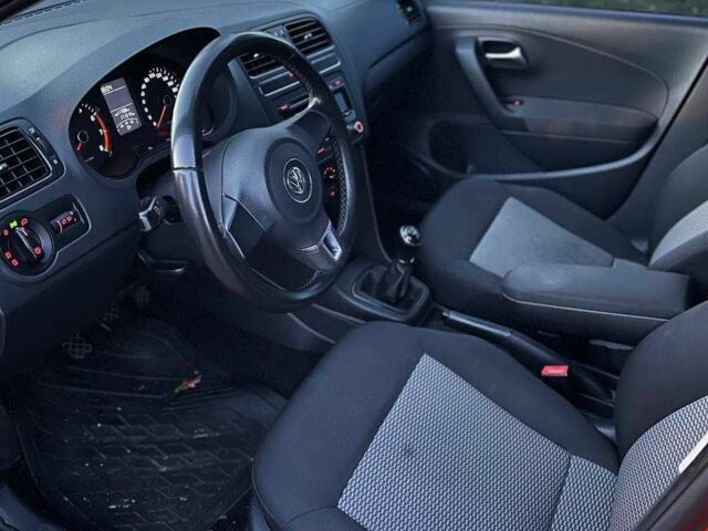 Красный Фольксваген Поло, объемом двигателя 1.4 л и пробегом 177 тыс. км за 4650 $, фото 4 на Automoto.ua