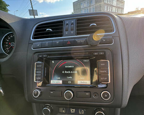 Красный Фольксваген Поло, объемом двигателя 1.2 л и пробегом 156 тыс. км за 9200 $, фото 35 на Automoto.ua