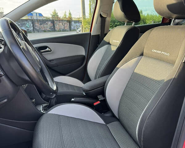 Красный Фольксваген Поло, объемом двигателя 1.2 л и пробегом 156 тыс. км за 9200 $, фото 26 на Automoto.ua