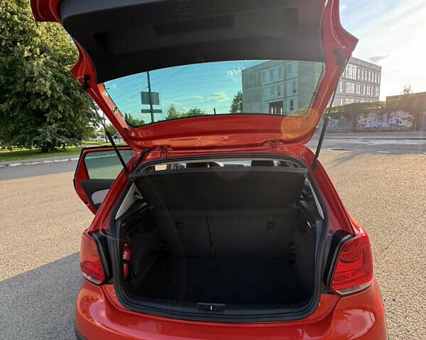 Красный Фольксваген Поло, объемом двигателя 1.2 л и пробегом 156 тыс. км за 9200 $, фото 21 на Automoto.ua