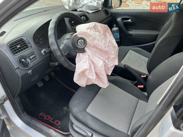 Красный Фольксваген Поло, объемом двигателя 1.39 л и пробегом 150 тыс. км за 2550 $, фото 4 на Automoto.ua