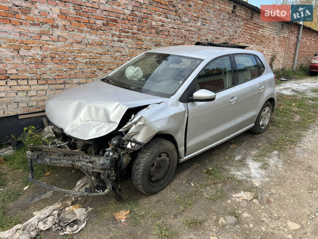 Красный Фольксваген Поло, объемом двигателя 1.39 л и пробегом 150 тыс. км за 2550 $, фото 2 на Automoto.ua