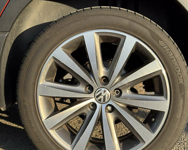 Красный Фольксваген Поло, объемом двигателя 1.2 л и пробегом 156 тыс. км за 9200 $, фото 43 на Automoto.ua