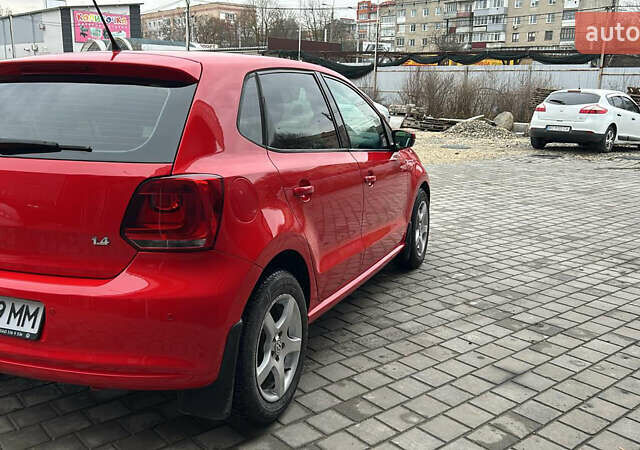 Червоний Фольксваген Поло, об'ємом двигуна 1.39 л та пробігом 180 тис. км за 7850 $, фото 4 на Automoto.ua
