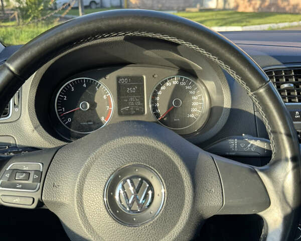 Красный Фольксваген Поло, объемом двигателя 1.2 л и пробегом 156 тыс. км за 9200 $, фото 36 на Automoto.ua