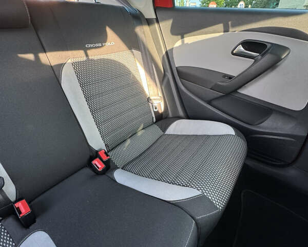 Красный Фольксваген Поло, объемом двигателя 1.2 л и пробегом 156 тыс. км за 9200 $, фото 32 на Automoto.ua