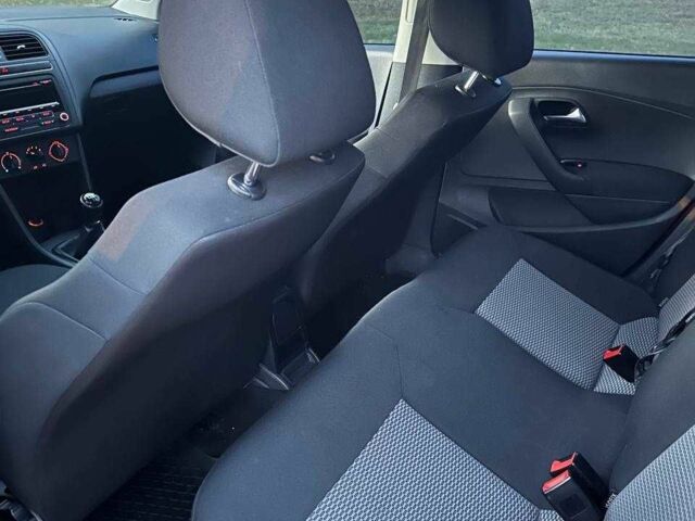 Красный Фольксваген Поло, объемом двигателя 1.4 л и пробегом 177 тыс. км за 4650 $, фото 5 на Automoto.ua