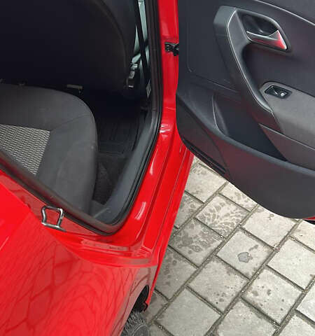 Червоний Фольксваген Поло, об'ємом двигуна 1.39 л та пробігом 180 тис. км за 7850 $, фото 14 на Automoto.ua