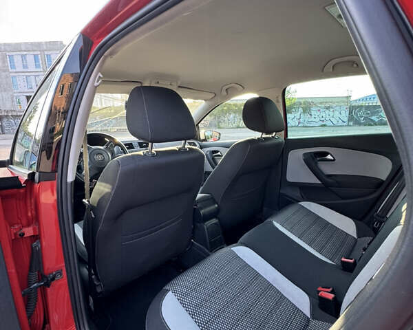 Красный Фольксваген Поло, объемом двигателя 1.2 л и пробегом 156 тыс. км за 9200 $, фото 25 на Automoto.ua