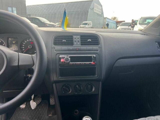 Красный Фольксваген Поло, объемом двигателя 2 л и пробегом 195 тыс. км за 6490 $, фото 23 на Automoto.ua