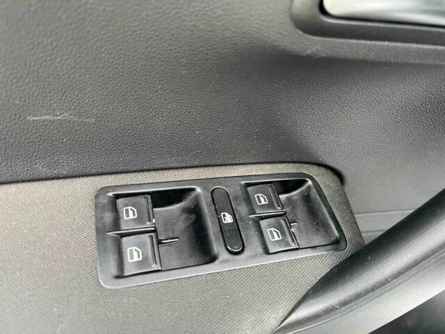 Красный Фольксваген Поло, объемом двигателя 2 л и пробегом 195 тыс. км за 6490 $, фото 15 на Automoto.ua