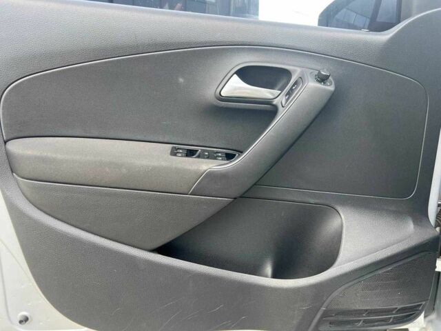 Красный Фольксваген Поло, объемом двигателя 2 л и пробегом 195 тыс. км за 6490 $, фото 14 на Automoto.ua