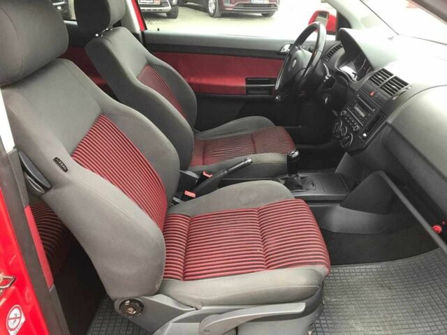 Красный Фольксваген Поло, объемом двигателя 1.2 л и пробегом 190 тыс. км за 2490 $, фото 12 на Automoto.ua