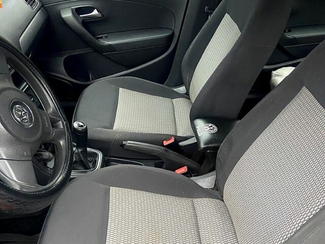 Красный Фольксваген Поло, объемом двигателя 1.6 л и пробегом 235 тыс. км за 5300 $, фото 4 на Automoto.ua