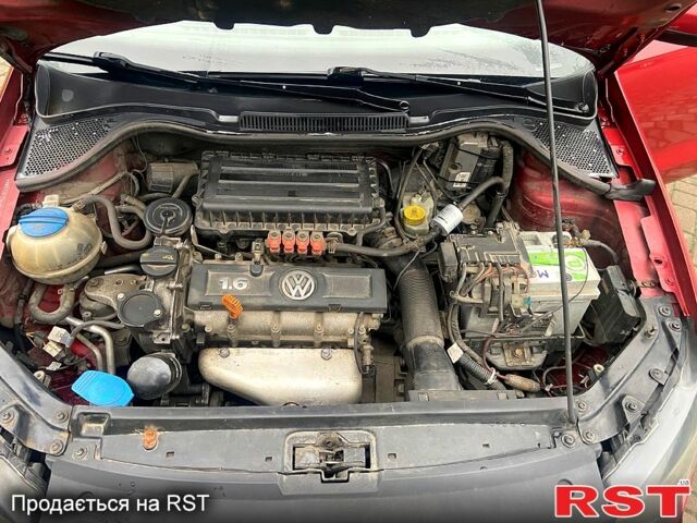 Красный Фольксваген Поло, объемом двигателя 1.6 л и пробегом 235 тыс. км за 5300 $, фото 7 на Automoto.ua