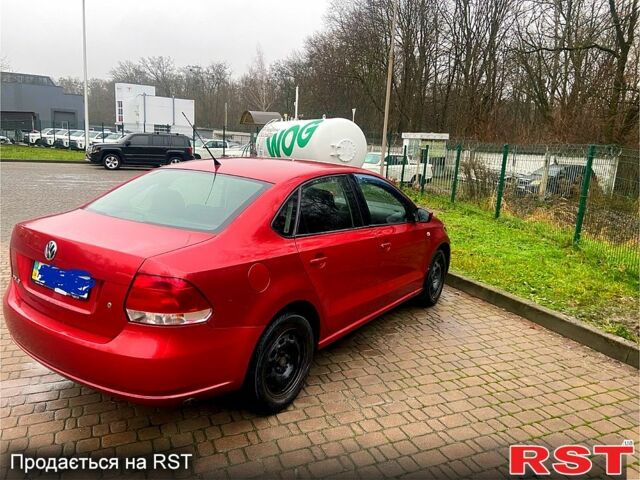 Красный Фольксваген Поло, объемом двигателя 1.6 л и пробегом 235 тыс. км за 5300 $, фото 3 на Automoto.ua