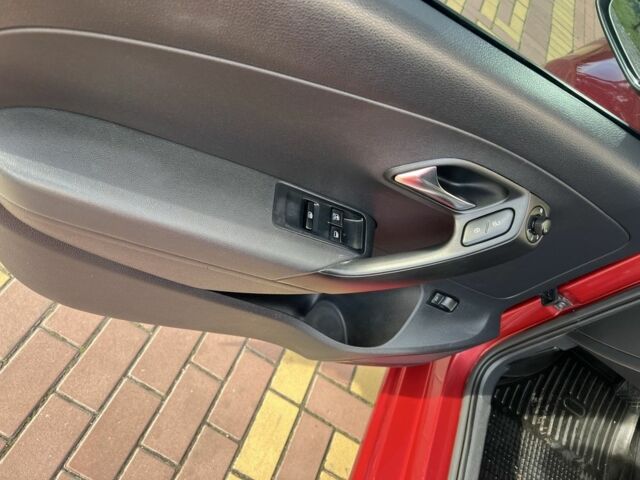 Красный Фольксваген Поло, объемом двигателя 1.6 л и пробегом 210 тыс. км за 7500 $, фото 19 на Automoto.ua