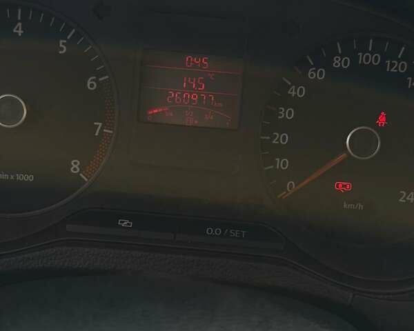 Красный Фольксваген Поло, объемом двигателя 1.6 л и пробегом 260 тыс. км за 5500 $, фото 1 на Automoto.ua