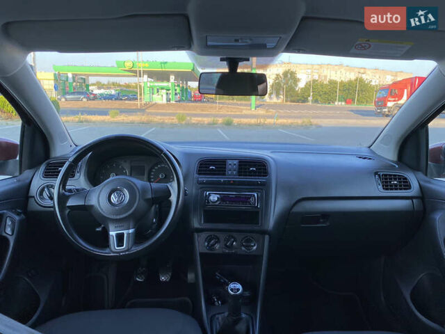 Червоний Фольксваген Поло, об'ємом двигуна 1.6 л та пробігом 230 тис. км за 6600 $, фото 25 на Automoto.ua