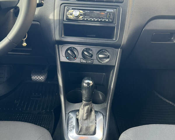 Красный Фольксваген Поло, объемом двигателя 1.6 л и пробегом 211 тыс. км за 6900 $, фото 20 на Automoto.ua