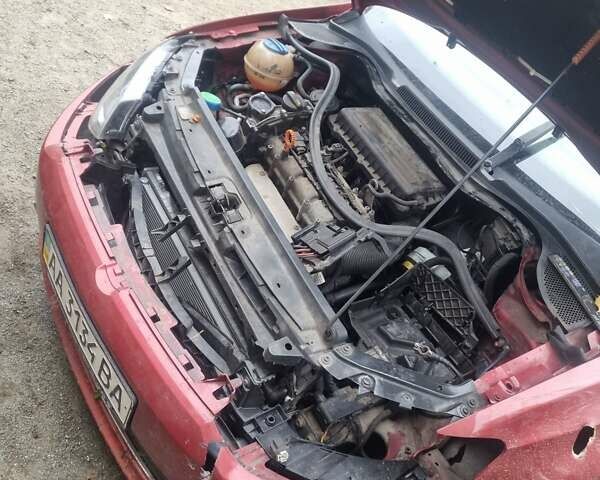 Красный Фольксваген Поло, объемом двигателя 1.6 л и пробегом 211 тыс. км за 3200 $, фото 2 на Automoto.ua