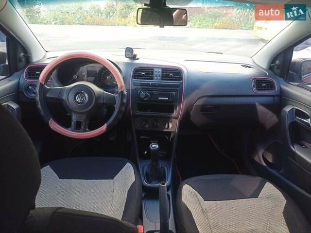 Красный Фольксваген Поло, объемом двигателя 1.6 л и пробегом 172 тыс. км за 6300 $, фото 8 на Automoto.ua