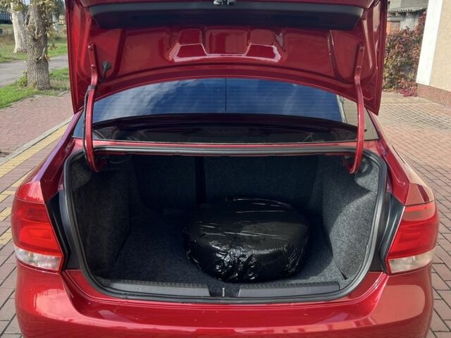 Красный Фольксваген Поло, объемом двигателя 1.6 л и пробегом 210 тыс. км за 7500 $, фото 21 на Automoto.ua