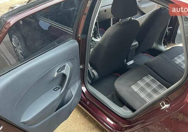 Червоний Фольксваген Поло, об'ємом двигуна 1.6 л та пробігом 380 тис. км за 6800 $, фото 2 на Automoto.ua